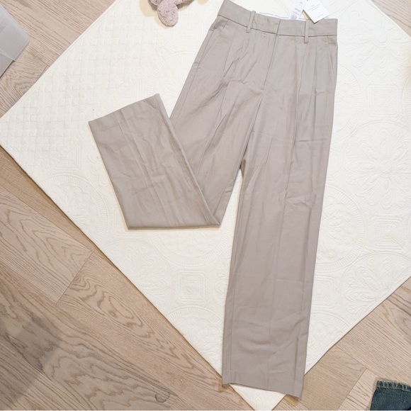 Aritzia Pants - NWT Aritzia THE EFFORTLESS PANT 121140 NOMAD TAUPE 2